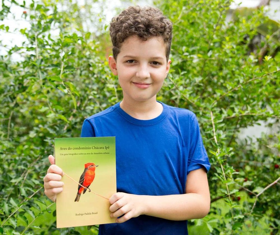 Rodrigo Padula, de 11 anos, lança livro no AC sobre aves da Amazônia Urbana — Foto: Arquivo pessoal