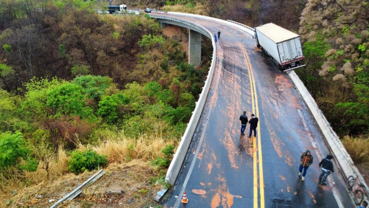 Trânsito na BR-365, em Montes Claros, é totalmente liberado