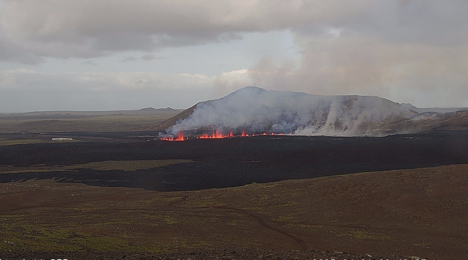 Vulcão volta a entrar em erupção na Islândia