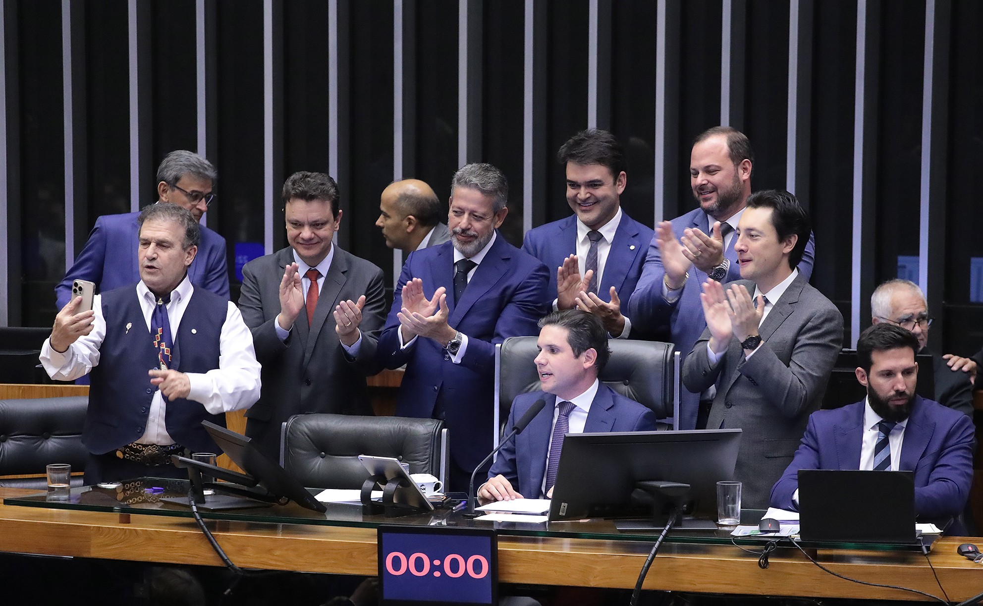 Câmara conclui votação de projeto que estabelece regras para comitê gestor da reforma tributária