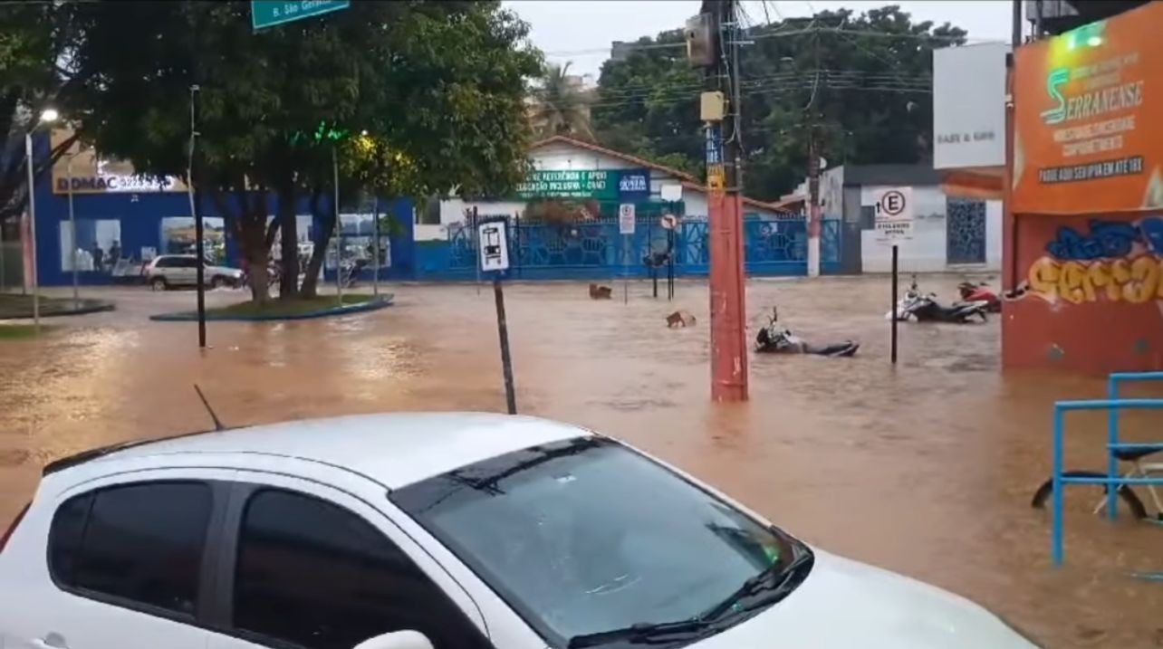 VÍDEO: estragos causados pela chuva estão sendo contabilizados em Nova Serrana 