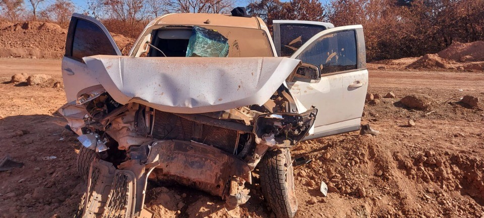 Uma pessoa morre e três ficam feridas em acidente com caminhonete na MG-202