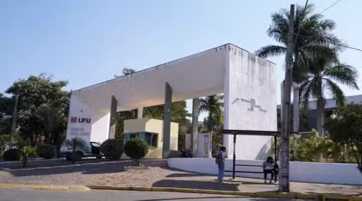 Estudante denuncia intolerância religiosa durante aula na UFSJ, em Divinópolis