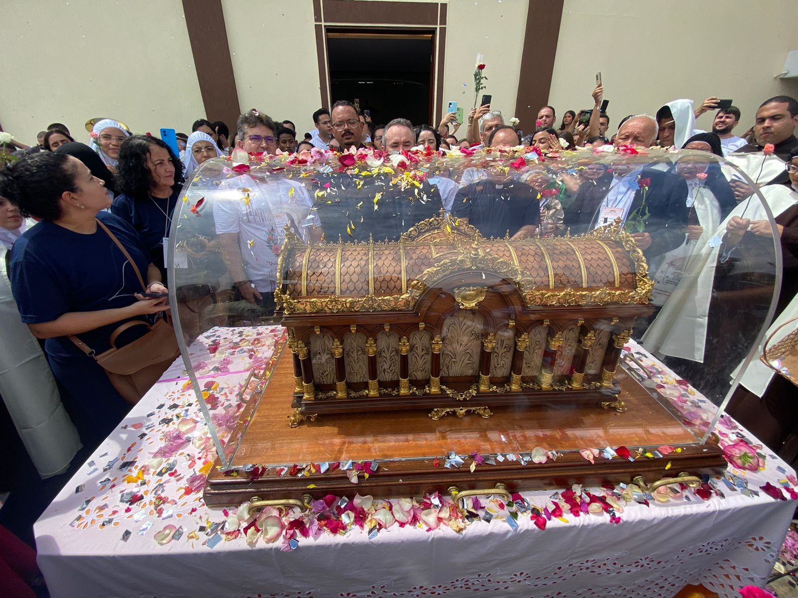 Relíquias de Santa Teresinha do Menino Jesus visitam Caruaru nesta segunda-feira (13)
