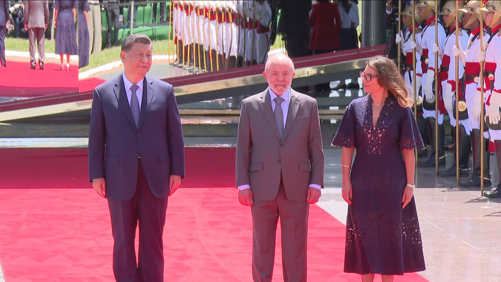 Presidente da China, Xi Jinping, ao lado de Lula e Janja — Foto: Reprodução