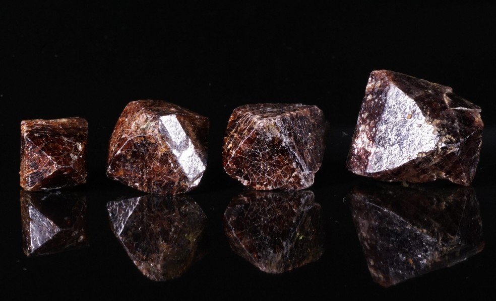 Mineral Zircão encontrado durante pesquisas no Domo de Araguainha — Foto: Reprodução