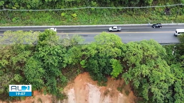 Crateras causadas por erosão ameaçam rodovias na região metropolitana de Maceió