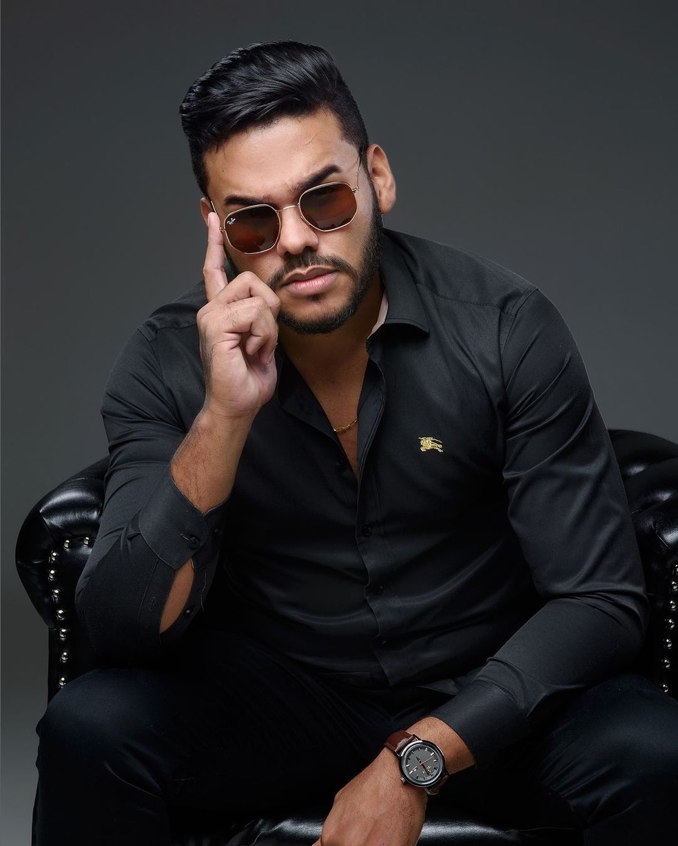 O dentista Grgory Souza de 30 anos perdeu dinheiro em frente a clnica que trabalha em Cuiab  Foto: Redes Sociais