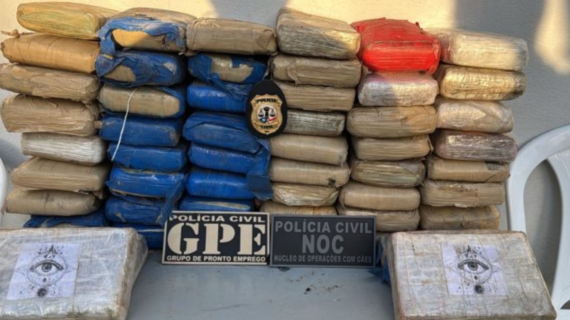 Polícia encontra 53 tabletes de maconha em compartimento oculto de carro na MA-034, em Buriti