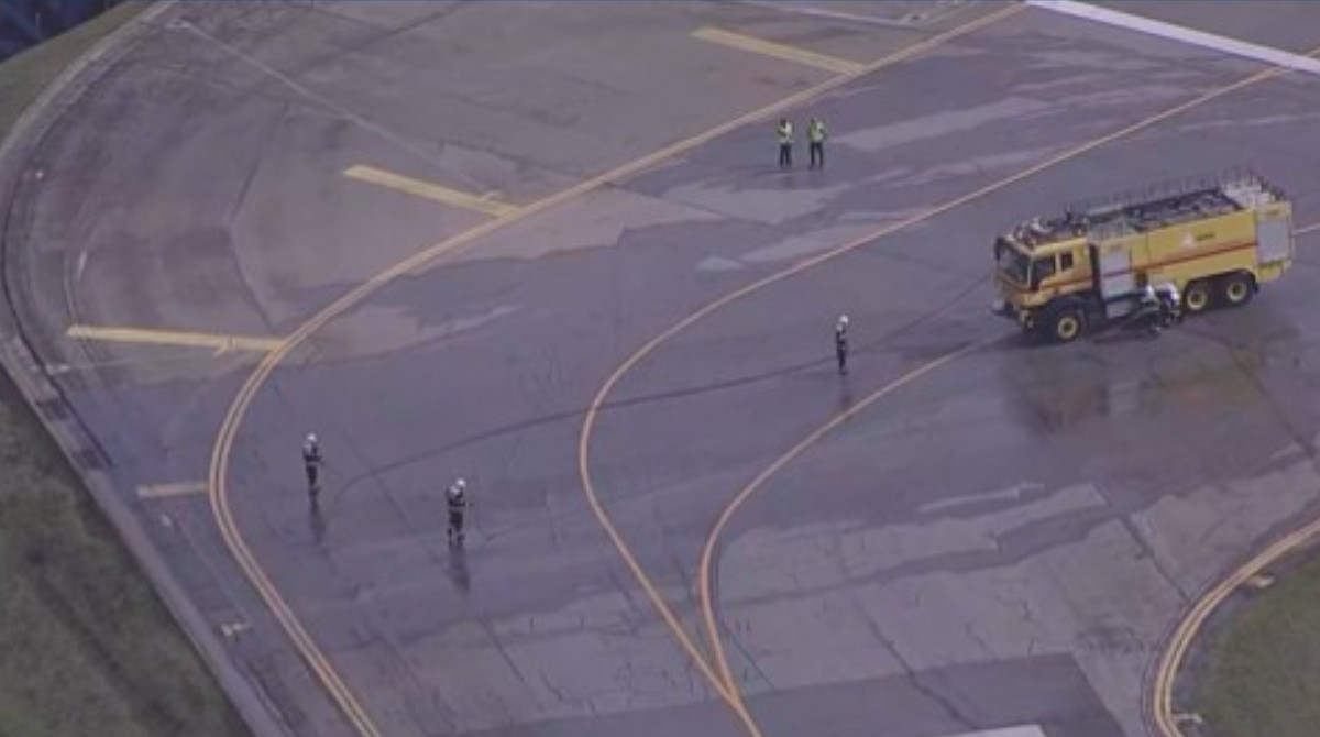 Decolagens e pousos em Congonhas são suspensos após aeronave derramar combustível na pista