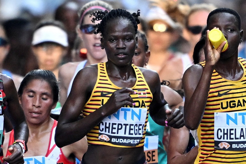 Rebecca Cheptegei disputa maratona em Budapest, na Hungria, em 2023 — Foto: Dylan Martinez/Reuters