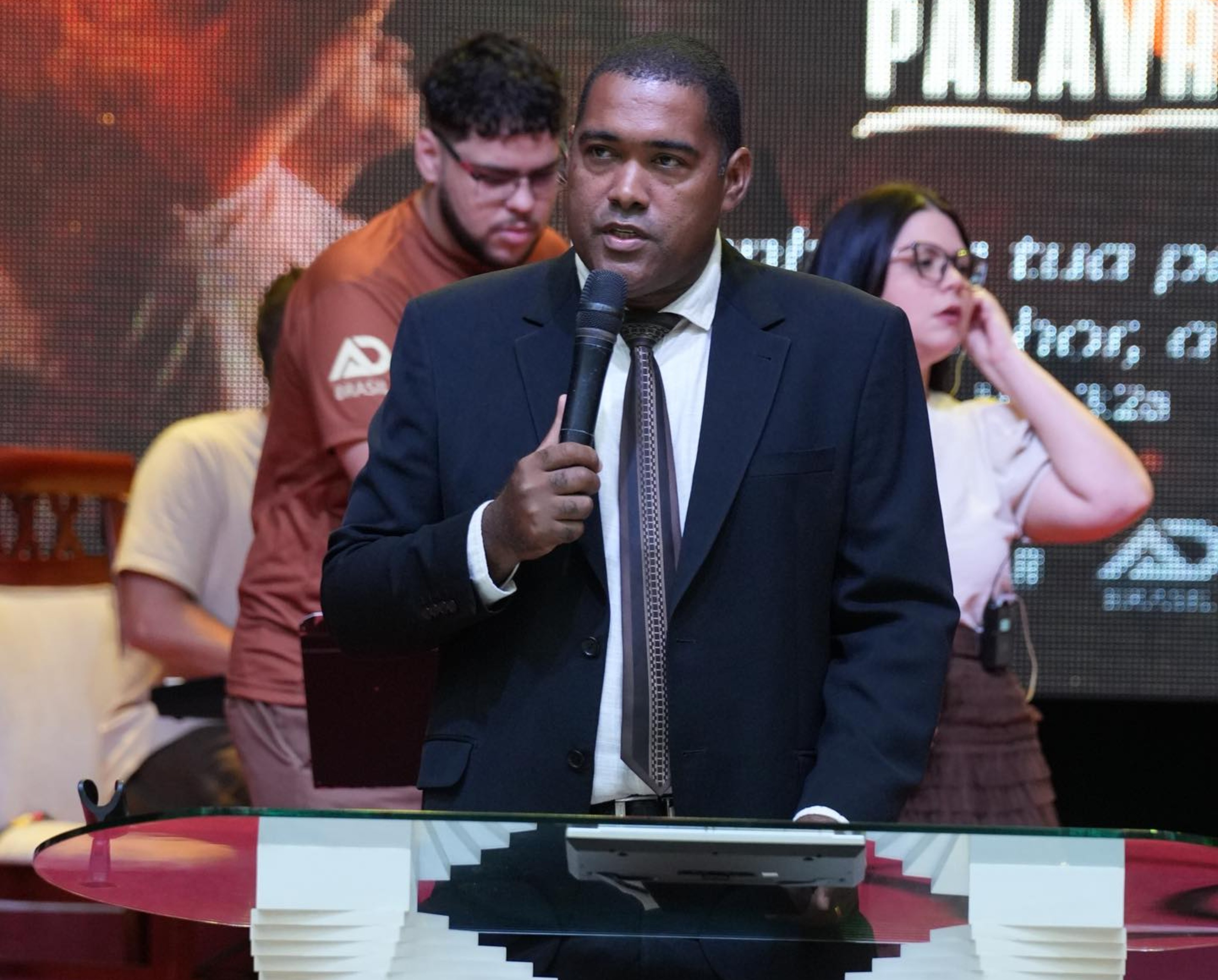 Governador nomeia mais um pastor para o alto escalão e muda comando em 4 secretarias em RR