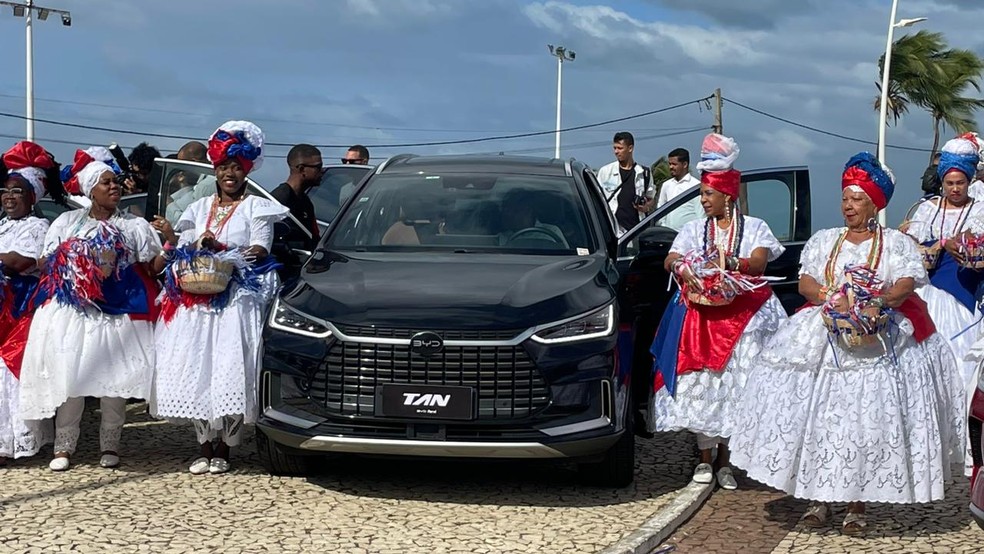 Carro da BYD que será produzido no Brasil é exposto em evento no Farol da Barra, em 4 de julho de 2023  — Foto: Itana Alencar/g1 BA