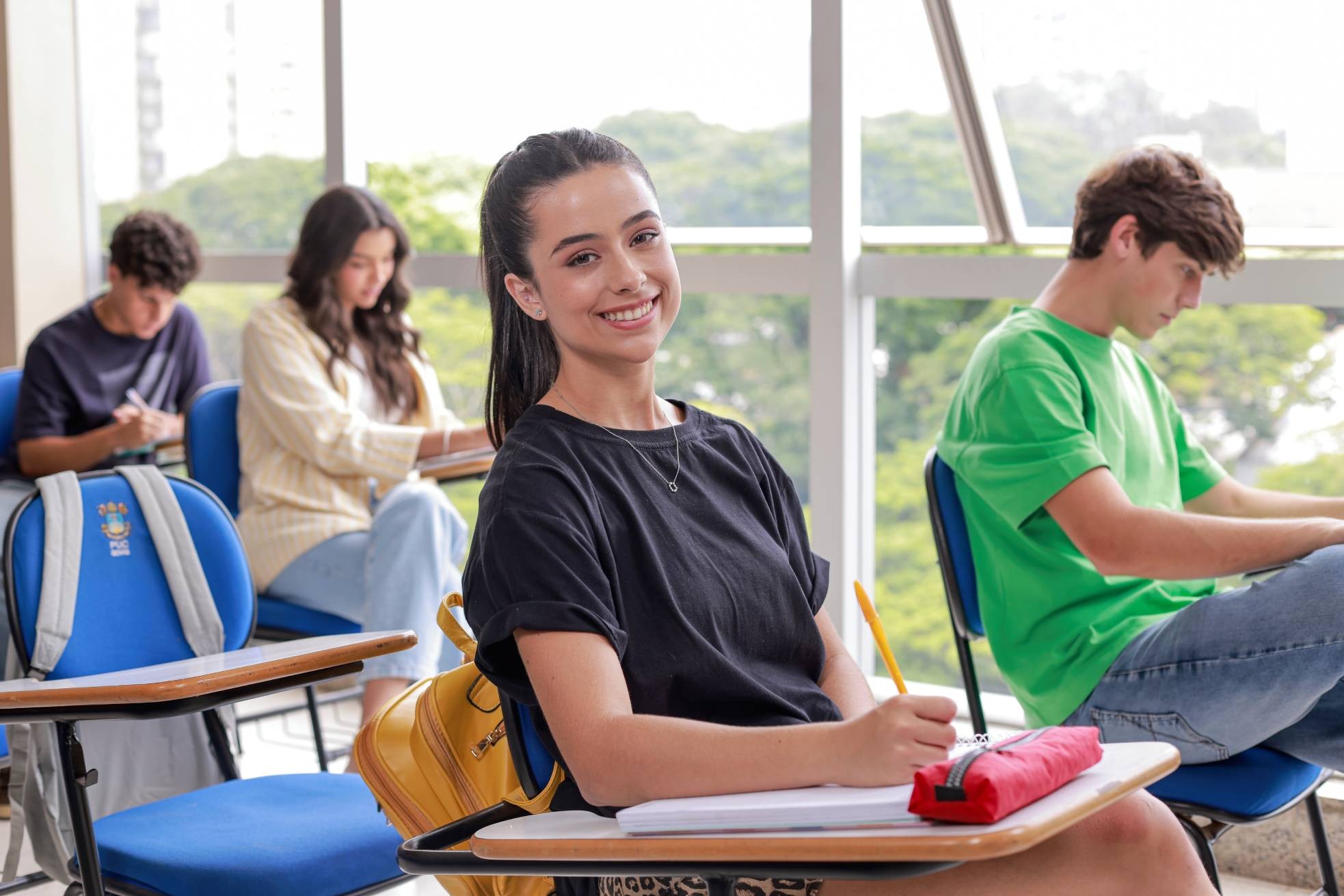 Como conseguir bolsa de estudos na PUC Goiás?