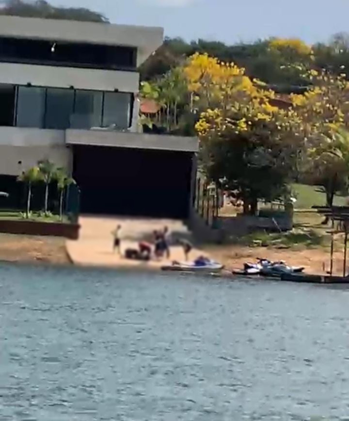 Homem passa mal em passeio de moto aquática, se afoga e sofre parada cardiorrespiratória em lagoa de MG