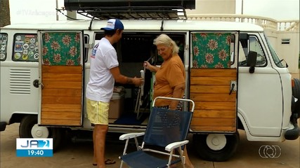 Mãe e filho se aventuram em viagem de Kombi pelo país
