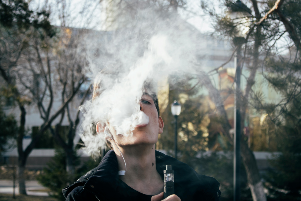 Pesquisadores encontraram substância semelhante à anfetamina em vapes — Foto: Ruslan Alekso/Pexels