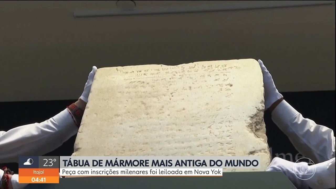 Tábua 'mais antiga do mundo' gravada com os Dez Mandamentos é leiloada ...