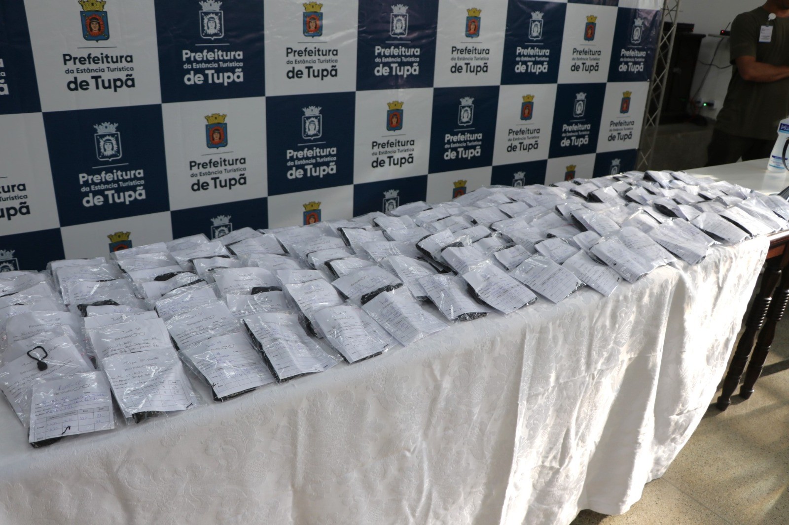 Mais de uma centena de estudantes recebem óculos gratuitos
