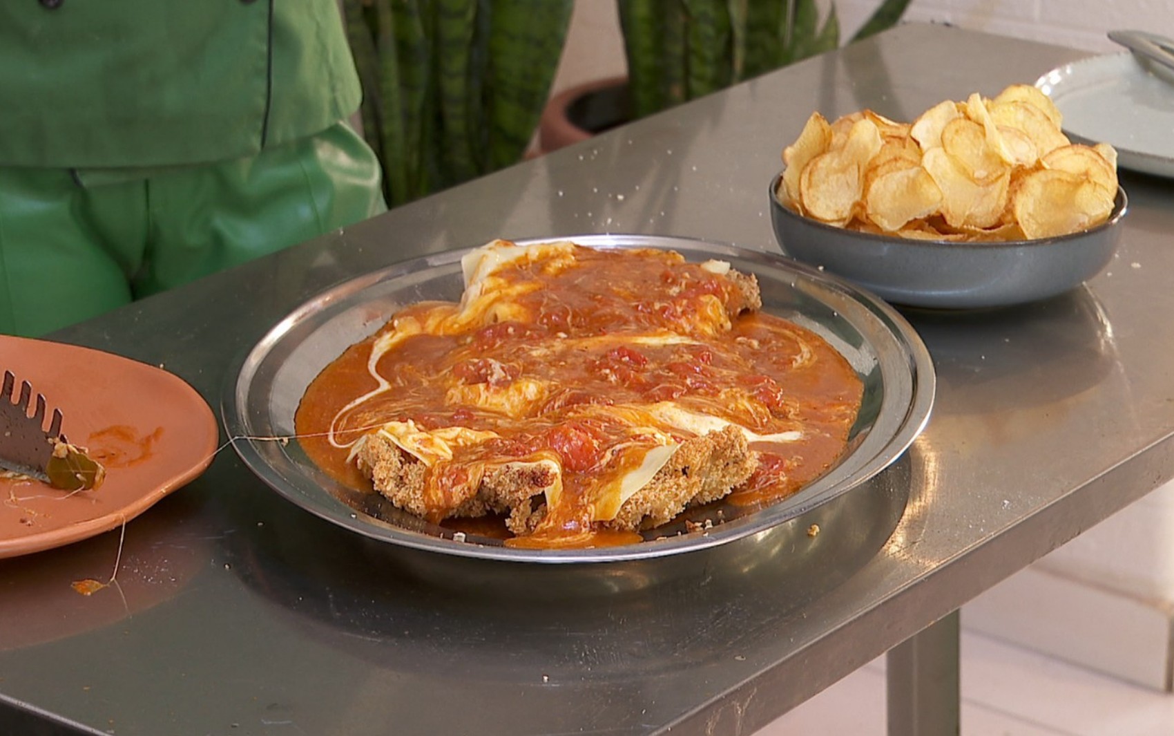 'Barato da Cozinha': aprenda a fazer bife à parmegiana