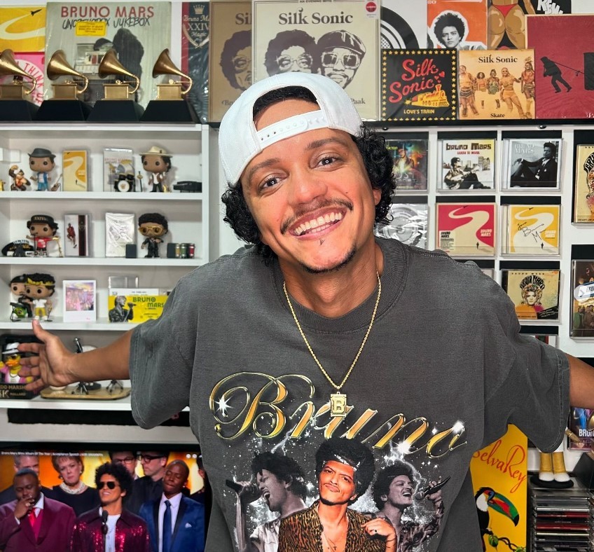 Bruno Mars de SP? Conheça Johnny Matos, cover do cantor que comprou ingressos para 14 shows do artista para tentar conhecê-lo