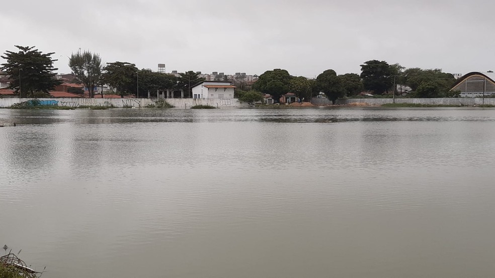 Lagoa de Captação do Santarém, na Zona Norte de Natal, também transbordou — Foto: Sérgio Henrique Santos/Inter TV Cabugi
