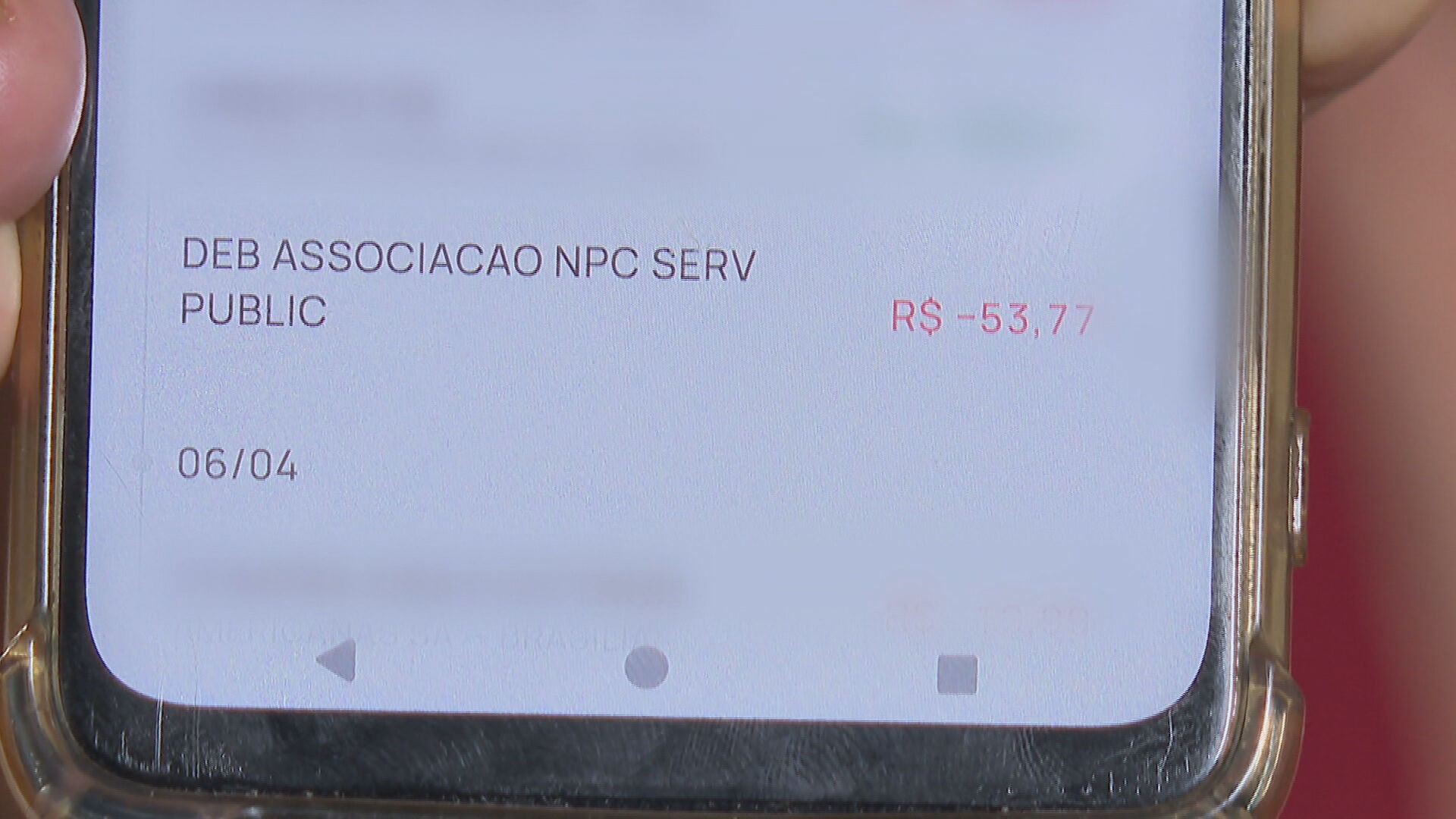 Professores aposentados do GDF denunciam descontos indevidos na conta bancária