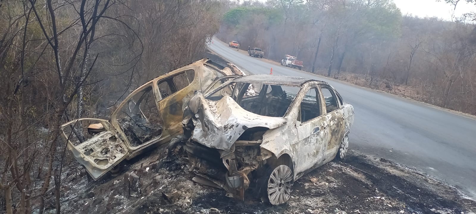 Cinco pessoas ficam feridas após batida entre carros no oeste da Bahia; veículos pegaram fogo
