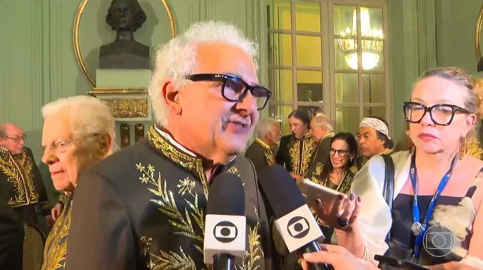 Milton Hatoum toma posse na ABL como o primeiro acadêmico amazonense da história