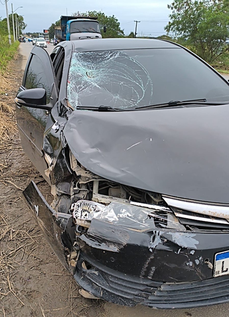 Ciclista de 77 anos morre após ser atingido por carro na RJ-106, em Cabo Frio
