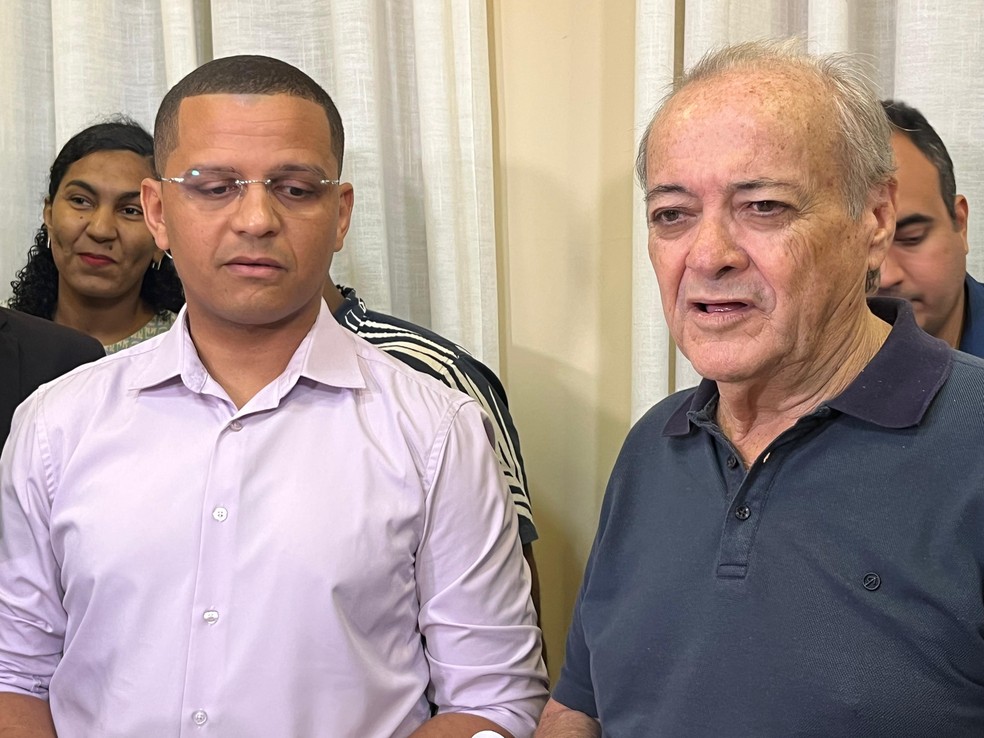 Ismael Silva e Silvio Mendes anunciam convocação de professores — Foto: Izabella Lima/g1 Piauí