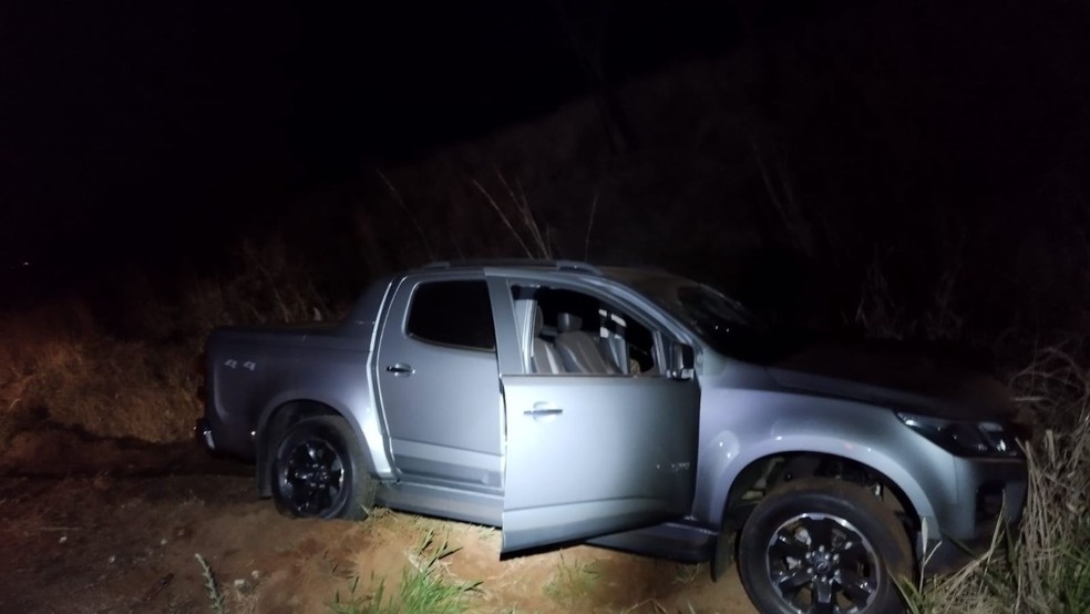 Caminhonete teria invadido a contram&atilde;o, segundo a Pol&iacute;cia Civil &mdash; Foto: Pol&iacute;cia Rodovi&aacute;ria Federal/ Divulga&ccedil;&atilde;o