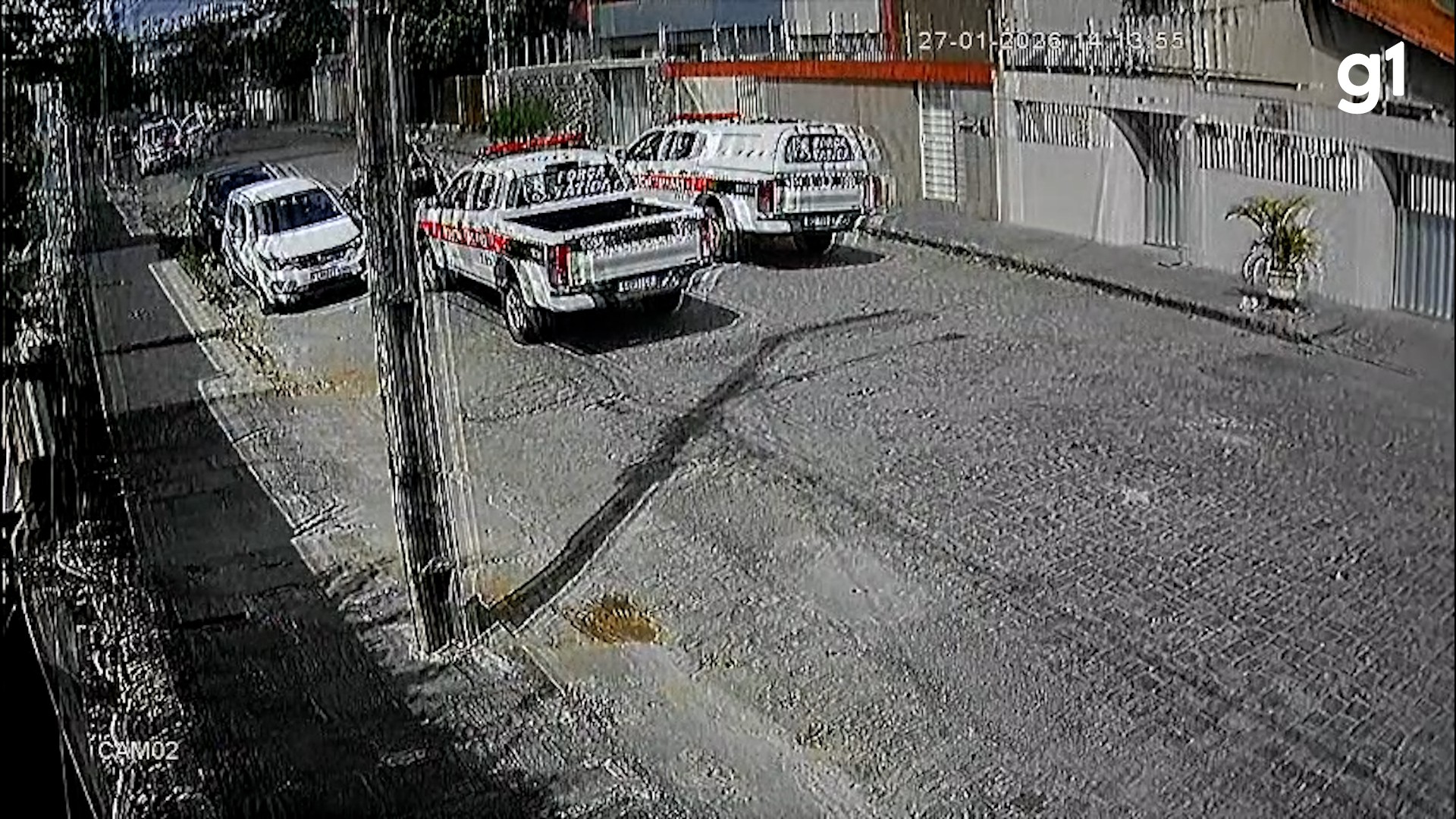 Homens são presos suspeitos de fazer sequestro relâmpago após anúncio de venda de carro, em Campina Grande; VÍDEO