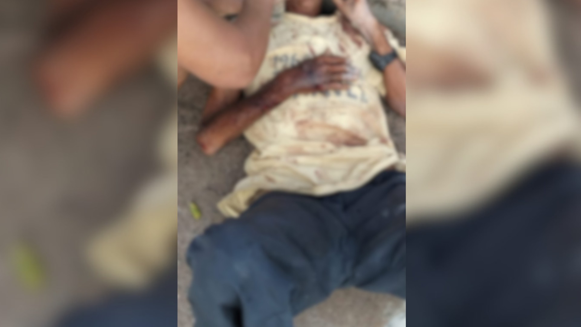 Idoso é espancado em assalto após ladrões invadirem casa e passa horas desacordado em calçada