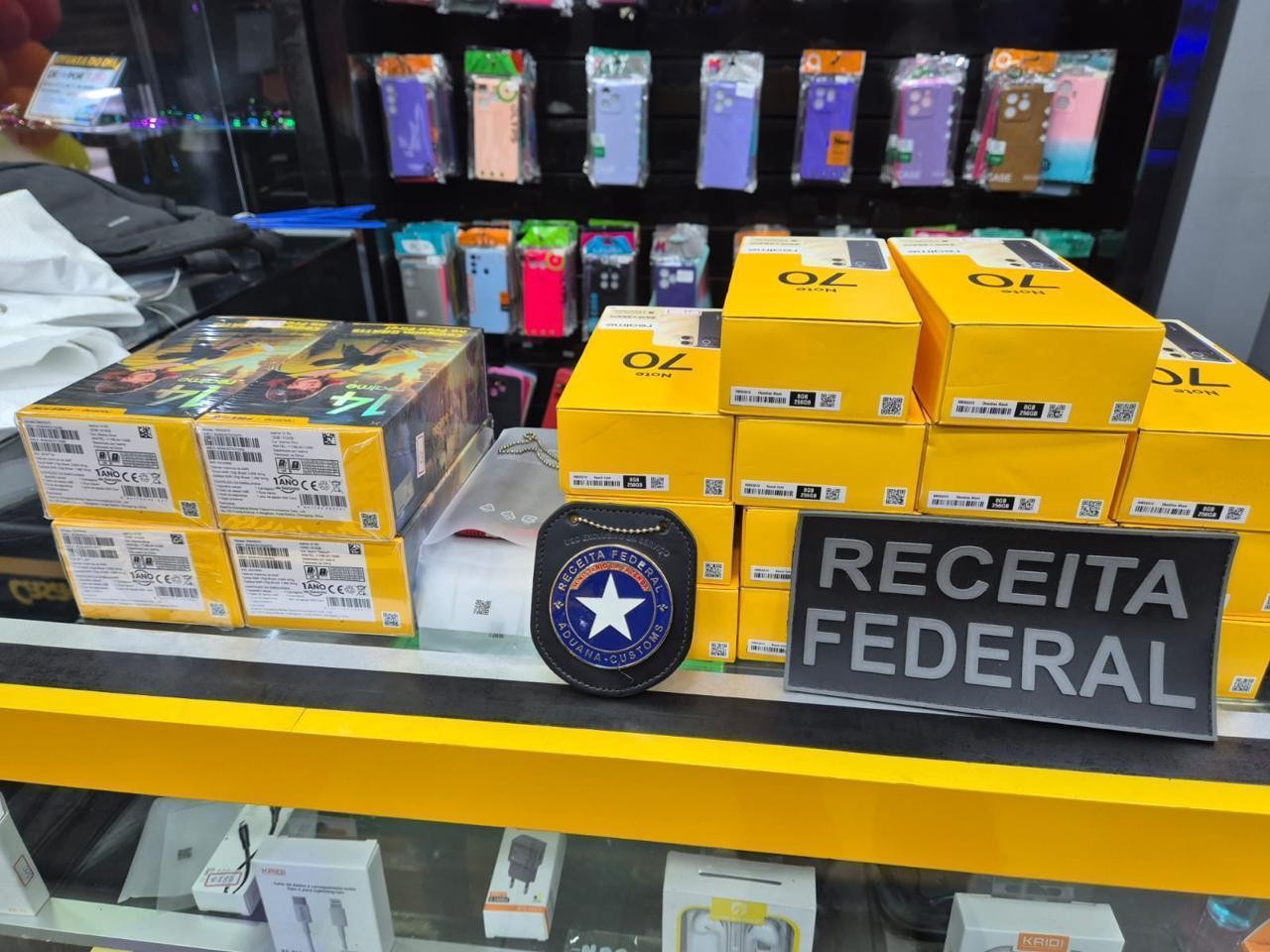 Mais de mil celulares importados de forma irregular são apreendidos em Salvador; valor estimado é de R$ 1 milhão