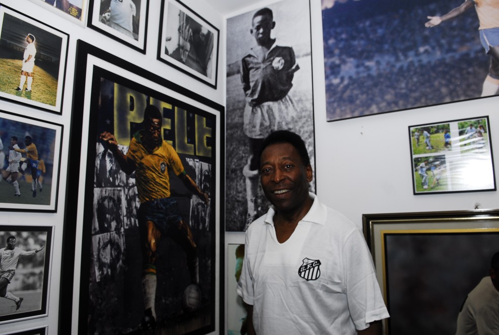 File:De estudante a piloto de avião, Pelé em cem imagens raras fora do  futebol (24).webp - Wikimedia Commons