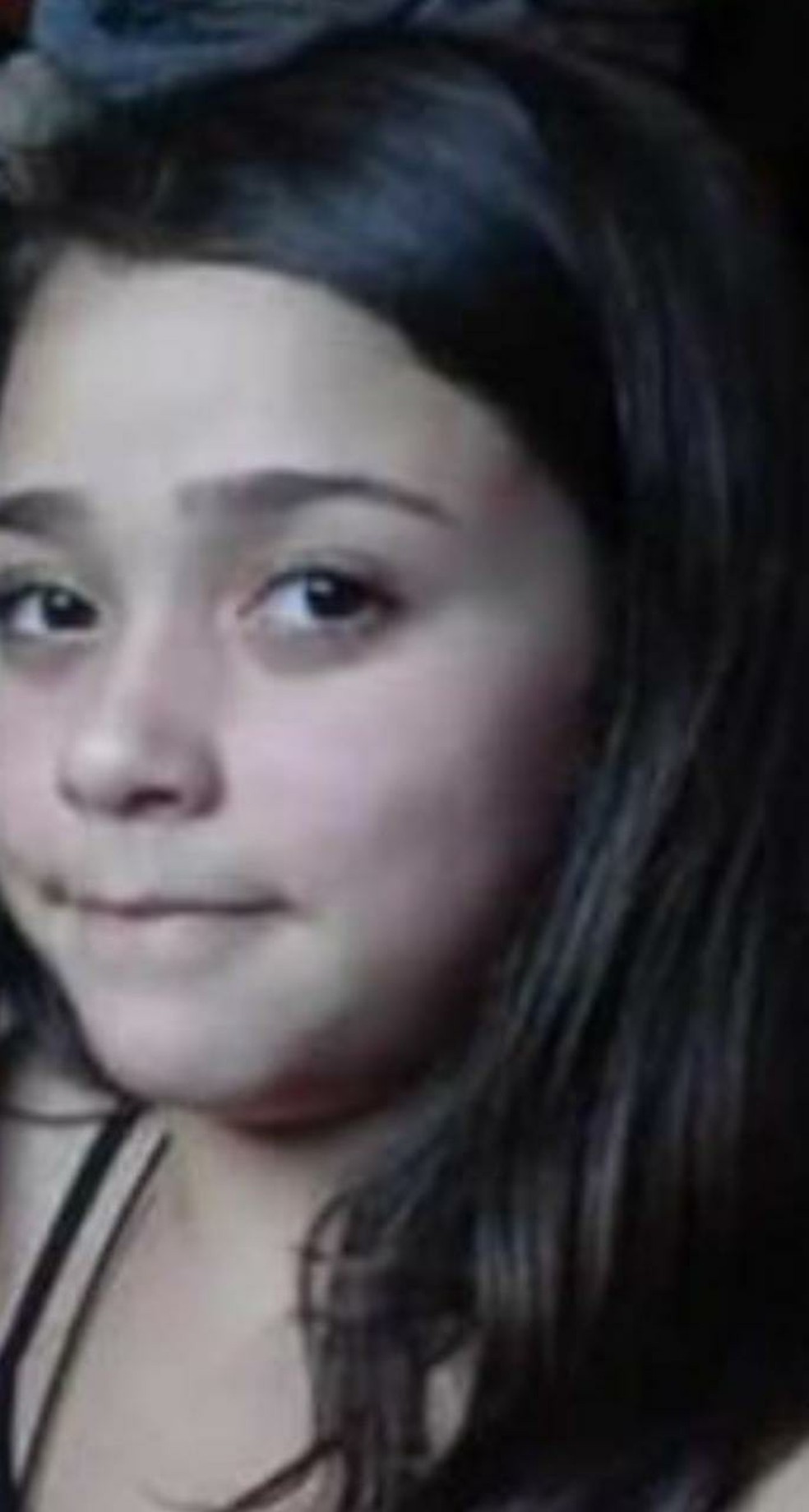 Corpo de menina de 12 anos morta por bala perdida é enterrado