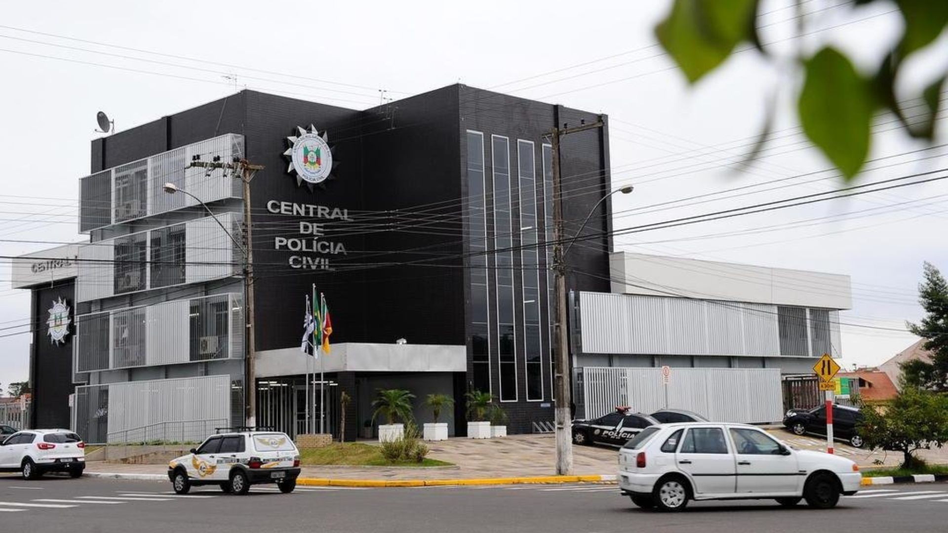 Ataque a tiros mata dois homens e deixa mulher ferida em Canoas