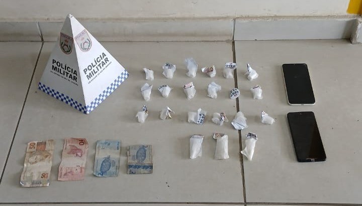 Dois jovens são presos suspeitos por tráfico de drogas em Valença