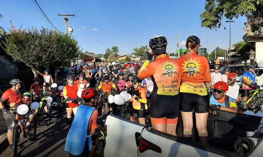 Ciclistas fazem manifestação em Araraquara após colega morrer atropelado em estrada vicinal