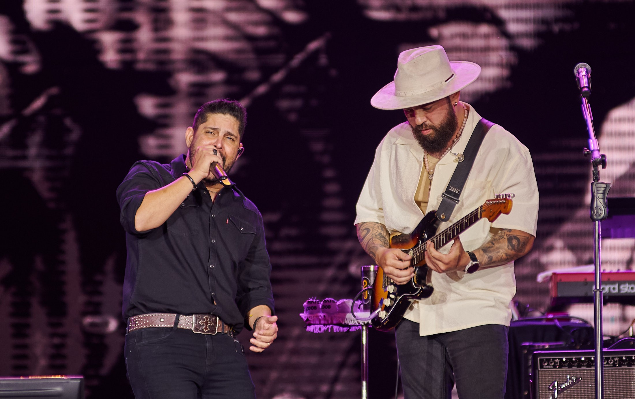 Jorge e Mateus mostram estar no olimpo do sertanejo com turnê de 20 anos e arrepiam Barretos com festival de hits antes da pausa