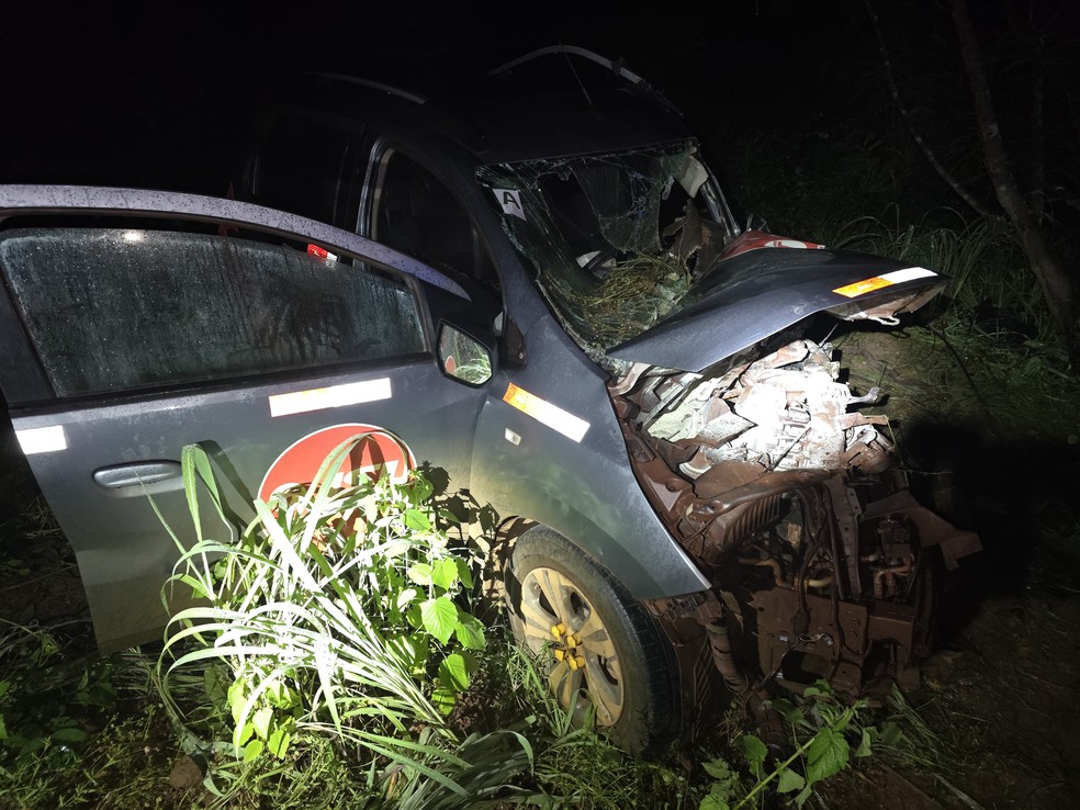 Condutores morrem após colisão frontal entre dois veículos na BR-230, na cidade de Estreito — Foto: Divulgação/PRF