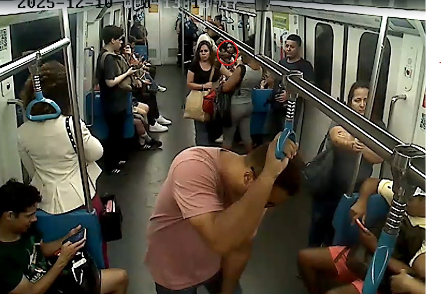 Preso por assaltos no metrô iria roubar foliões no carnaval, diz PM; drone filmou prisão