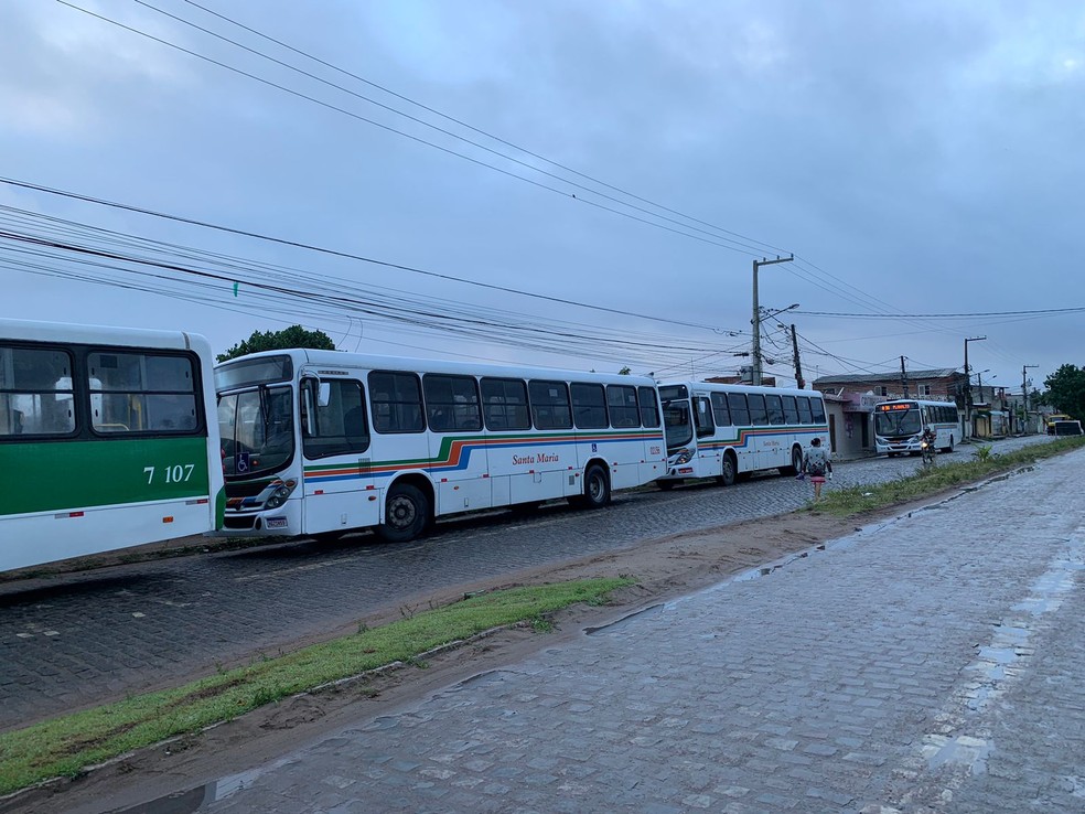 Veículos das linhas de ônibus que atendem o bairro Planalto, em Natal — Foto: Gustavo Brendo/Inter TV Cabugi