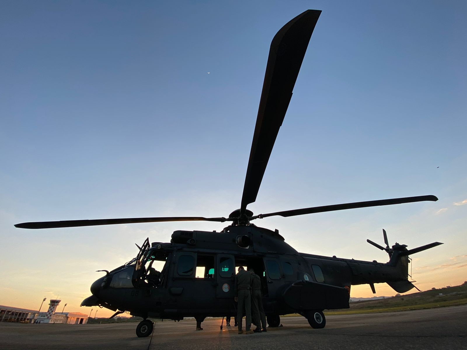 Mais três helicópteros do Cavex decolam ao RS para ajudar no resgate de vítimas da chuva