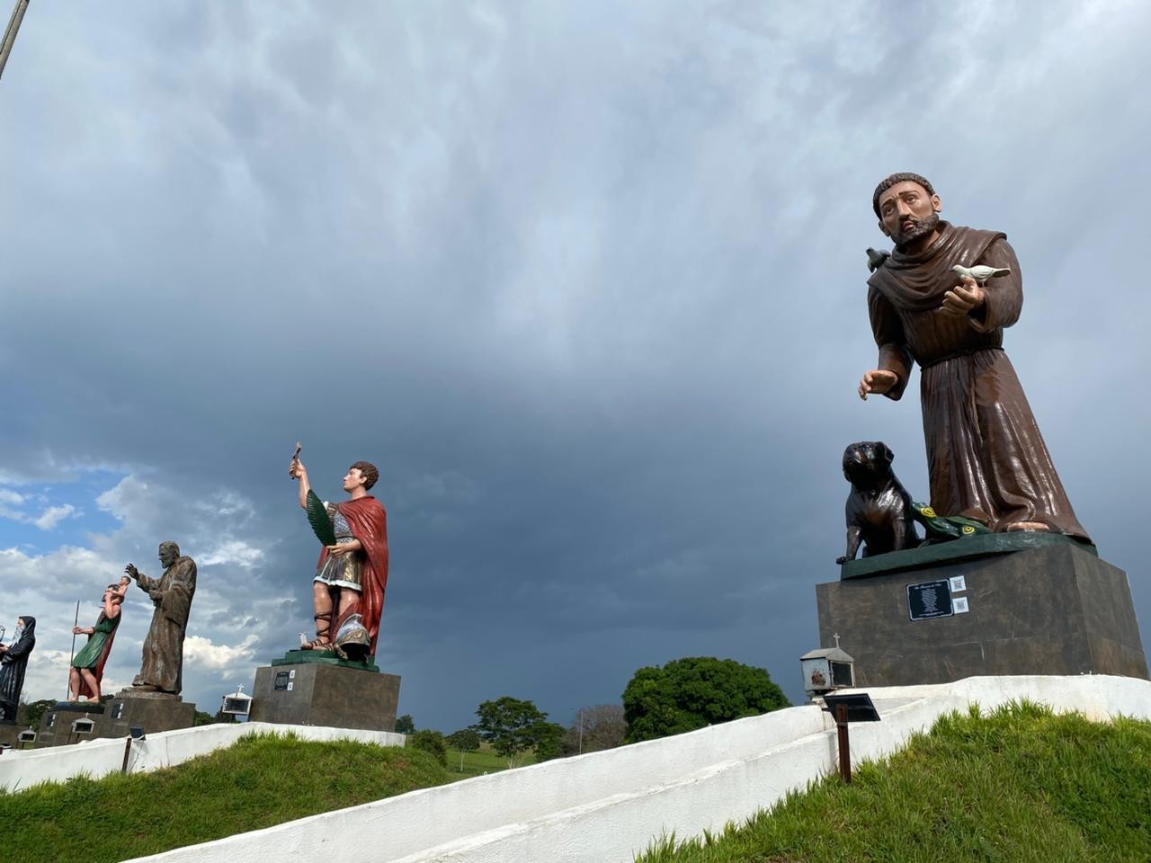 Caminho dos Devotos, entre Presidente Prudente e Regente Feijó, no interior paulista — Foto: Beatriz Jarins/g1