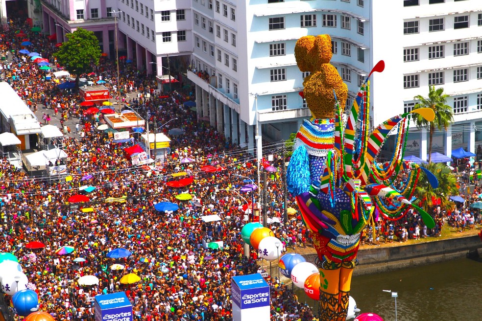 Imagem de arquivo mostra desfile do Galo da Madrugada de 2025 — Foto: Alexandre Gondim/g1