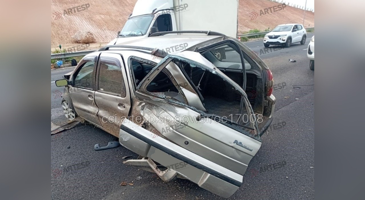 Motorista fica ferido após sofrer mal súbito e bater carro contra defensa metálica na SP-348 em Itupeva