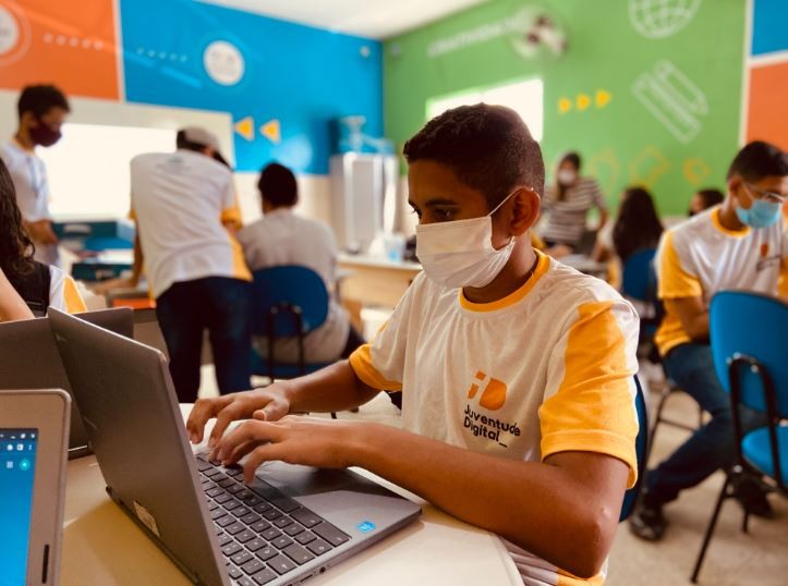 Cinco programas disponibilizam mais de 5 mil bolsas para jovens e atletas de Fortaleza em 2024