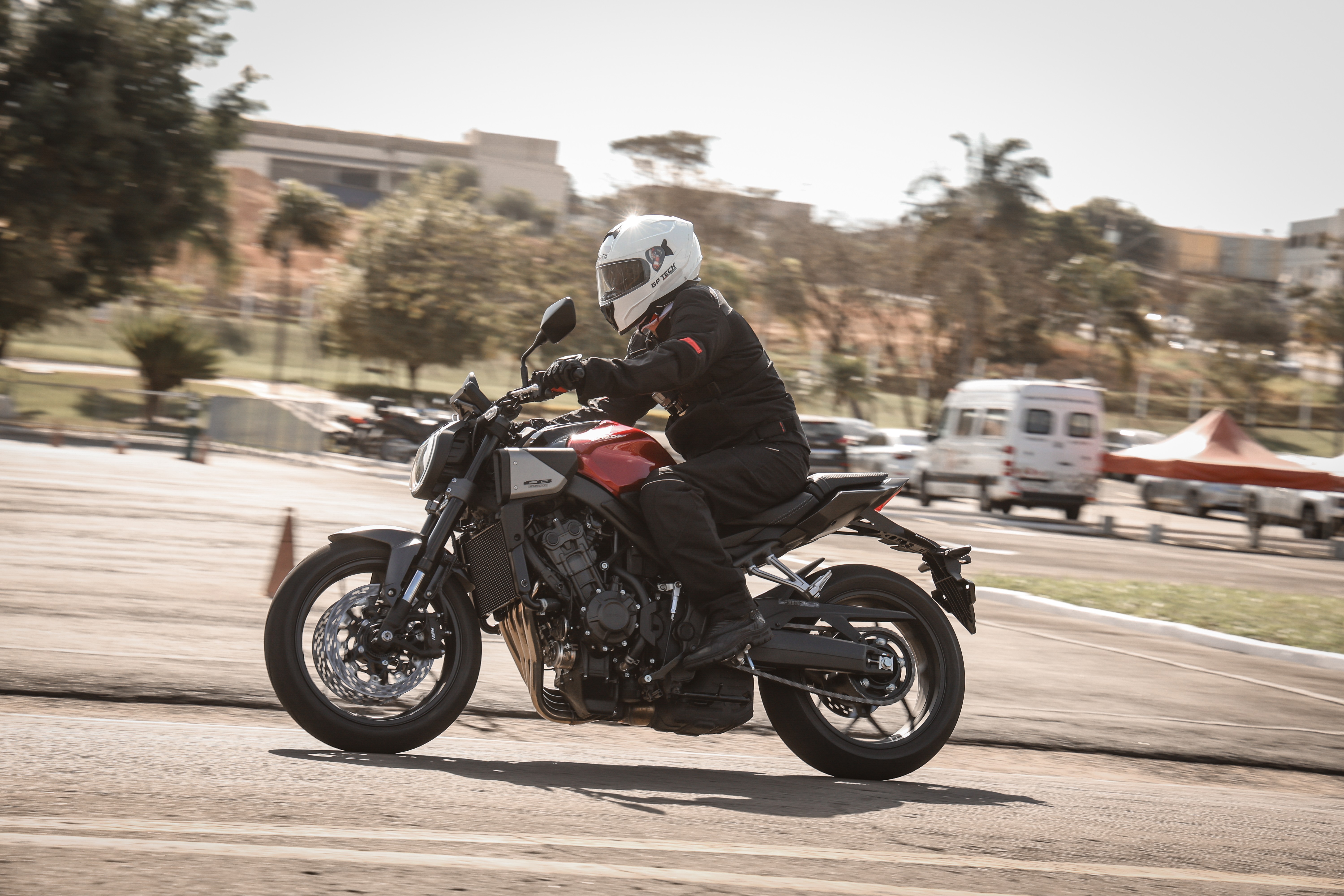Honda CB 650R chega por R$ 58.270, com novo câmbio amigo dos iniciantes ...